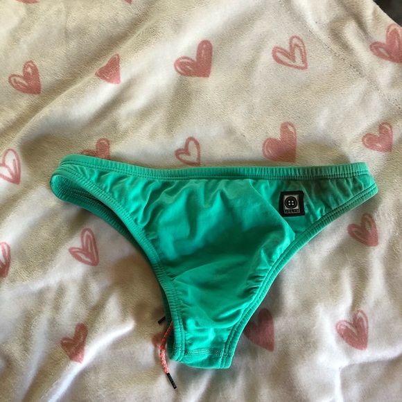 Used - Picture 3 of 4